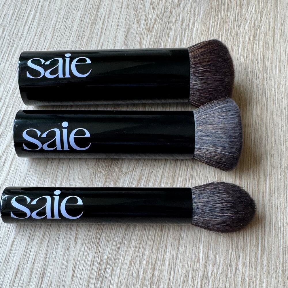 Saie Brush Set foundation powder buffer